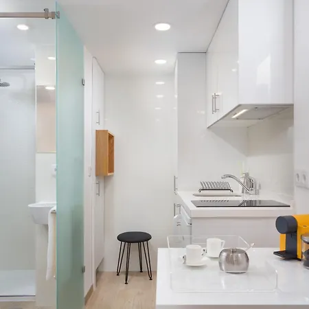 Airport - Std 2 - Ar Condicionado - Cave 20m2 215ft2 - Full Equipped - Ring Bell E アパート