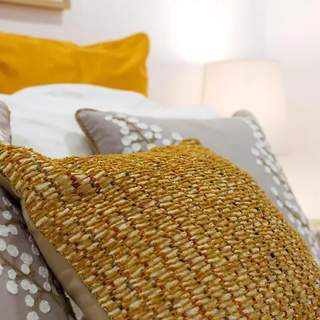 Airport - Std 2 - Ar Condicionado - Cave 20m2 215ft2 - Full Equipped - Ring Bell E Lisbon