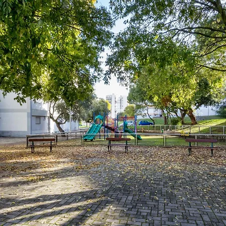 Apartamento Airport - Std 2 - Ar Condicionado - Cave 20m2 215ft2 - Full Equipped - Ring Bell E